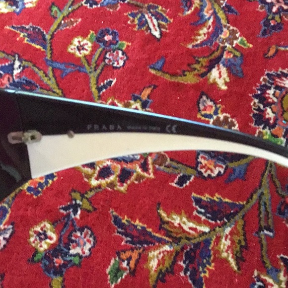 Prada sunglasses with fendi case - Picture 5 of 7